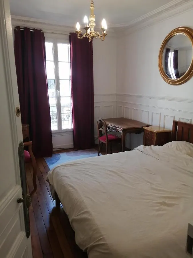 ホームステイ Paris, Appartement Typique Spacieux Et Confortable フランス