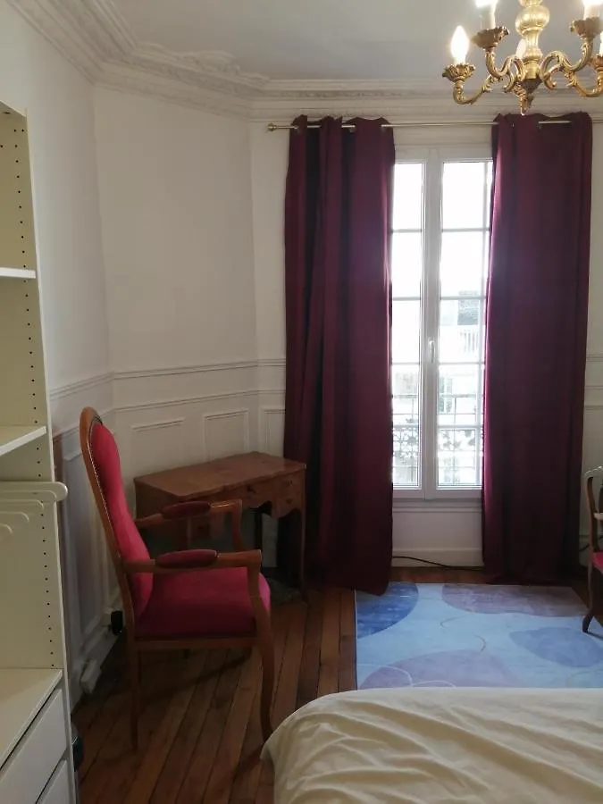Paris, Appartement Typique Spacieux Et Confortable パリ