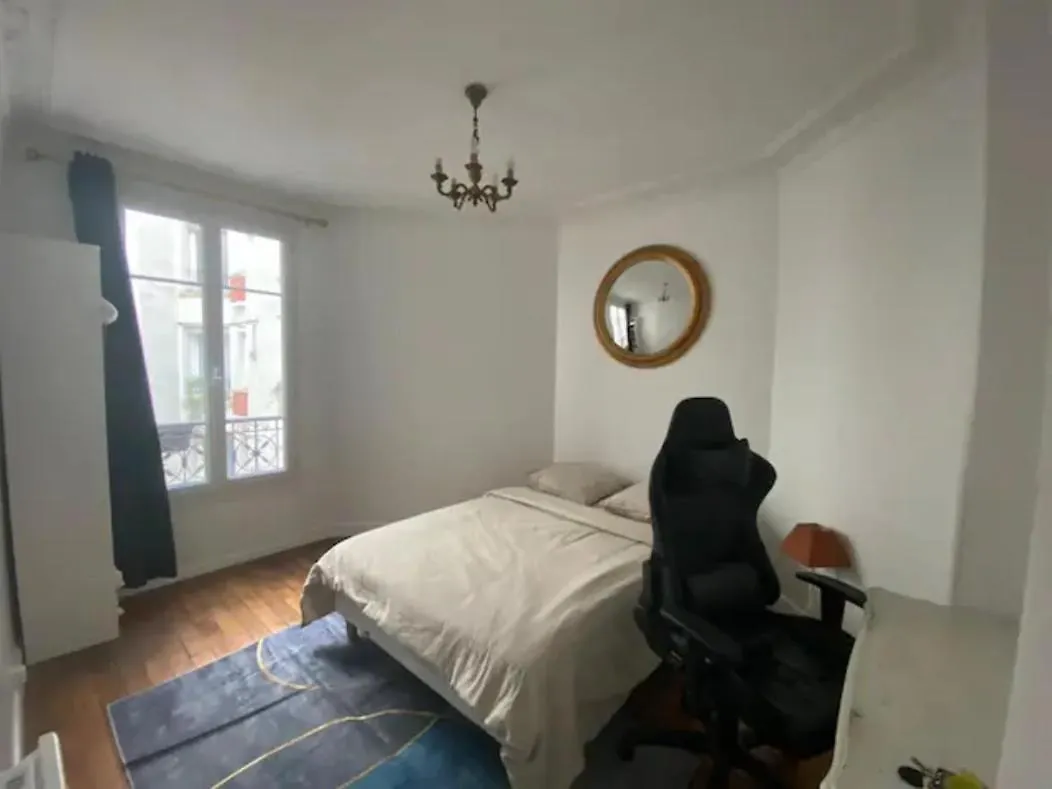 Paris, Appartement Typique Spacieux Et Confortable